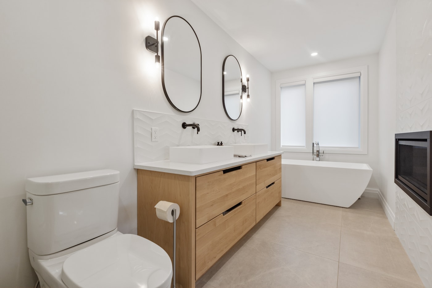 Bagno moderno ristrutturato da CasaSolida
